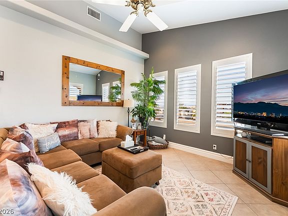 5th image of 622 N Parawan St