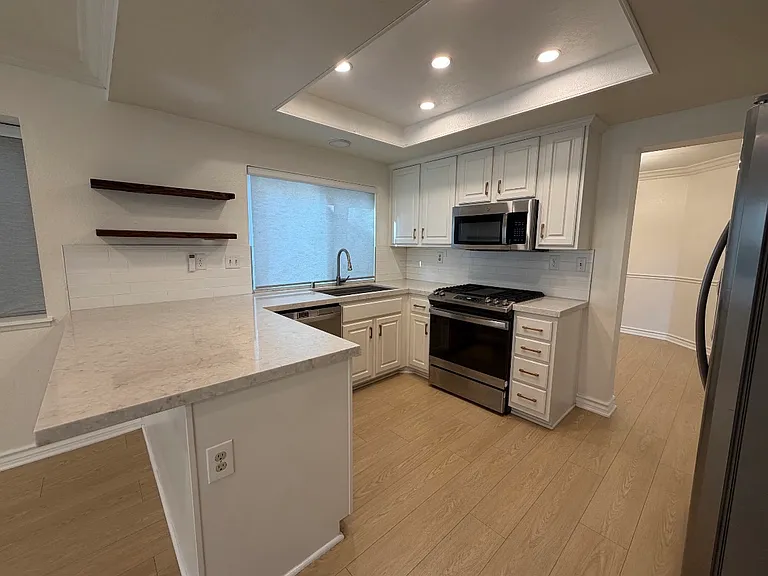 16139 Firestone Ln — Photo 7