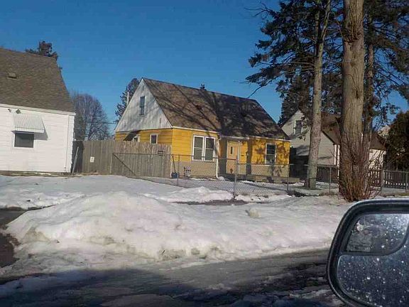 3rd image of 1623 Nevada Ave E
