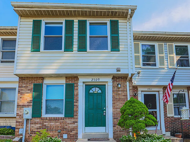 2509 Merrick Ct — Photo 1