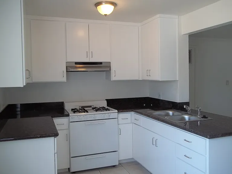 1846 Placentia Ave — Photo 3