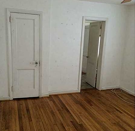 3rd image of 621 Surry St