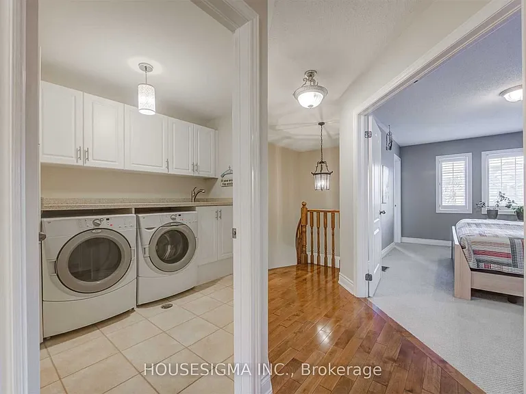 244 Tawny Cres — Photo 15