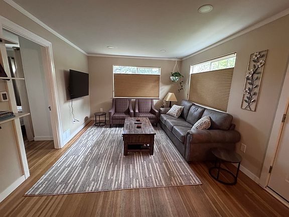 5th image of 112 E 10th Ave