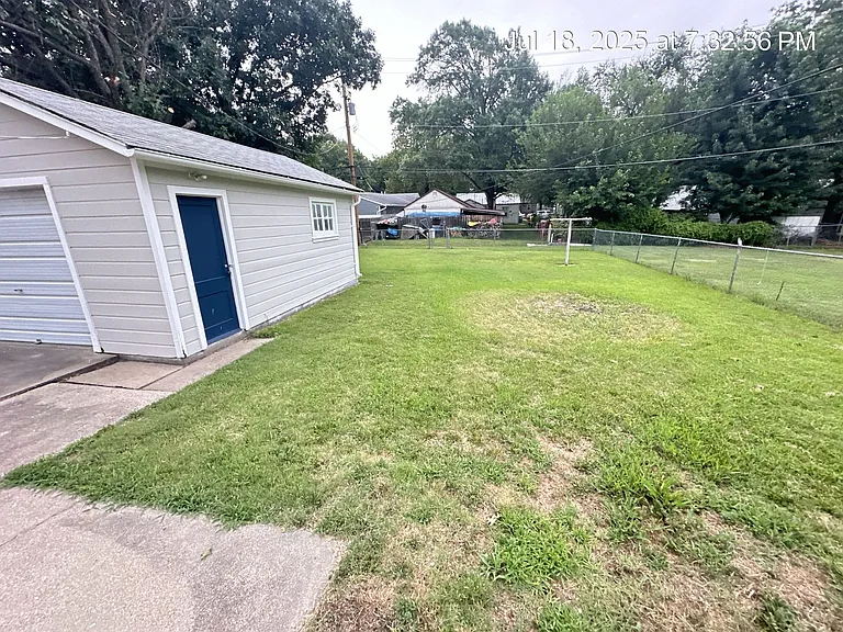 732 Elm St — Photo 13