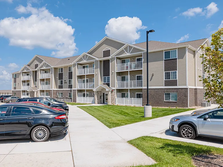 Kings Ridge Apartments — Photo 22