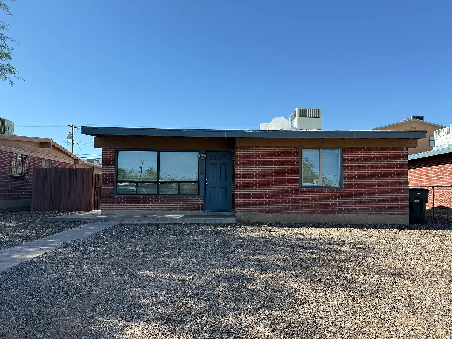 814 E Lester St — Photo 1