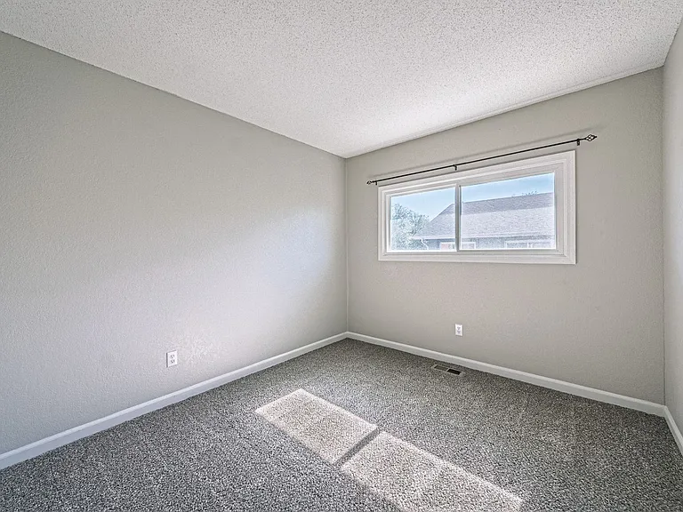 221 N Race St #D — Photo 19