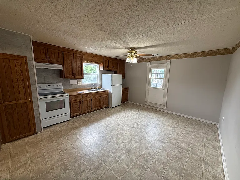 One Bedroom — Photo 2