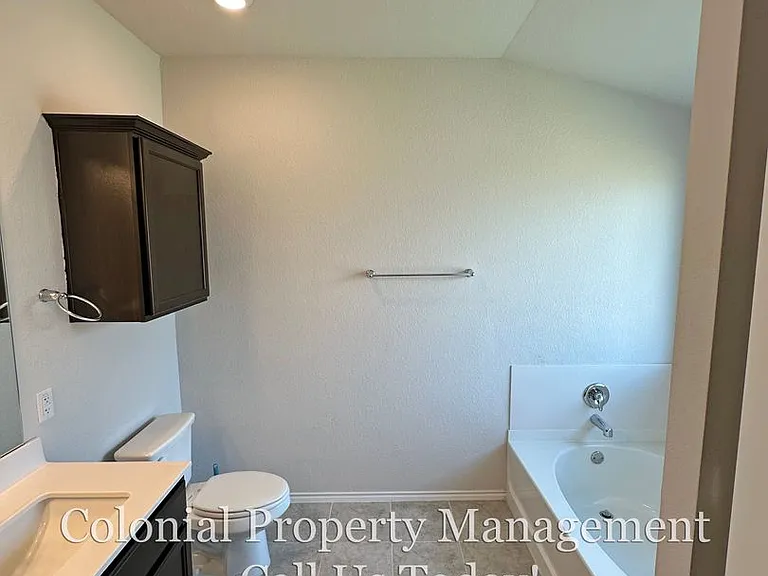 2424 Elba Dr — Photo 9