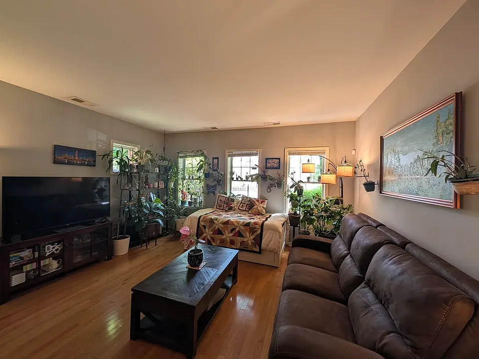 4644 S Woodlawn Ave #1N