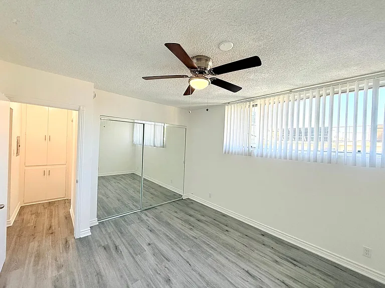 1029 N. Ardmore Avenue — Photo 15