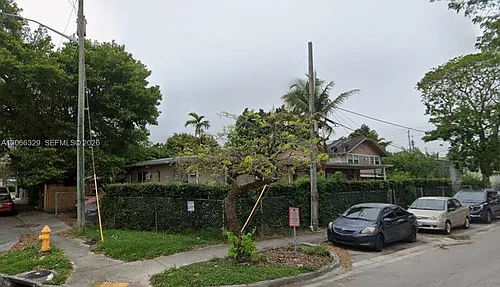 640 SW 5th St #4 Photo 1