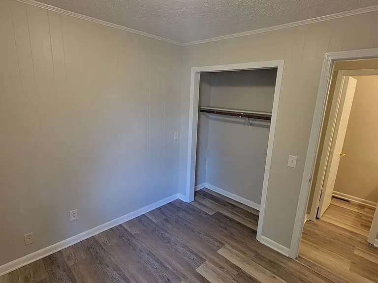 319 N Franklin Ave — Photo 8