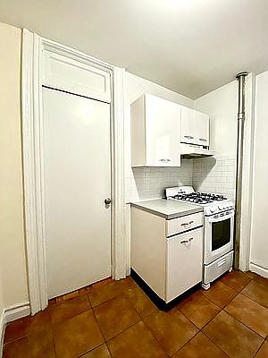 3rd image of 230 E 78th St APT 8