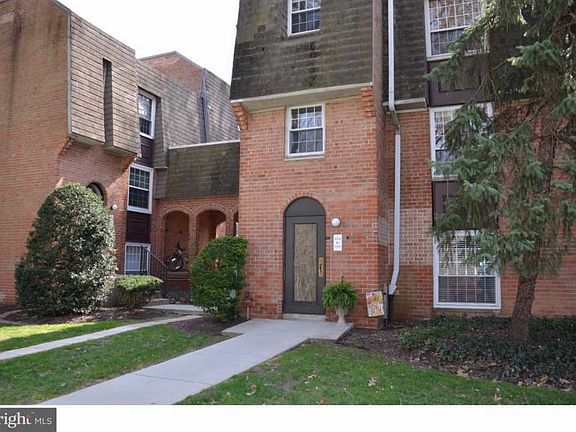 3rd image of 4000 Gypsy Ln Unit 325