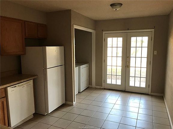 4th image of 1221/1223 Georgia St