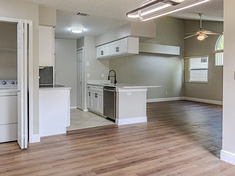 5004 Laguna Bay Cir #48 — Photo 28