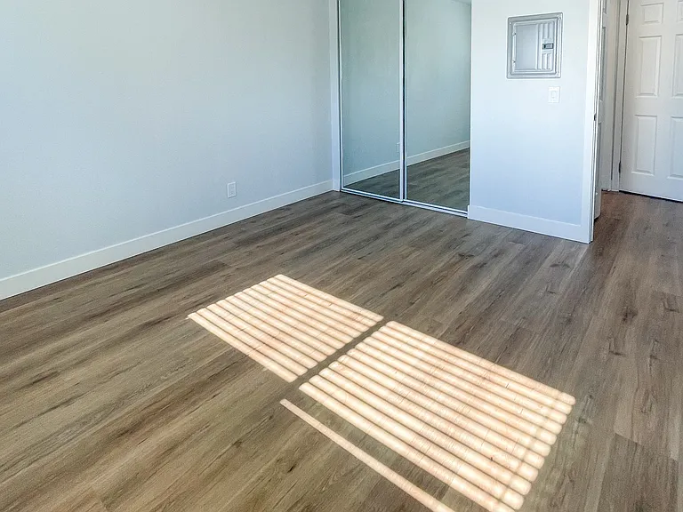 129 Redwood Ave — Photo 7