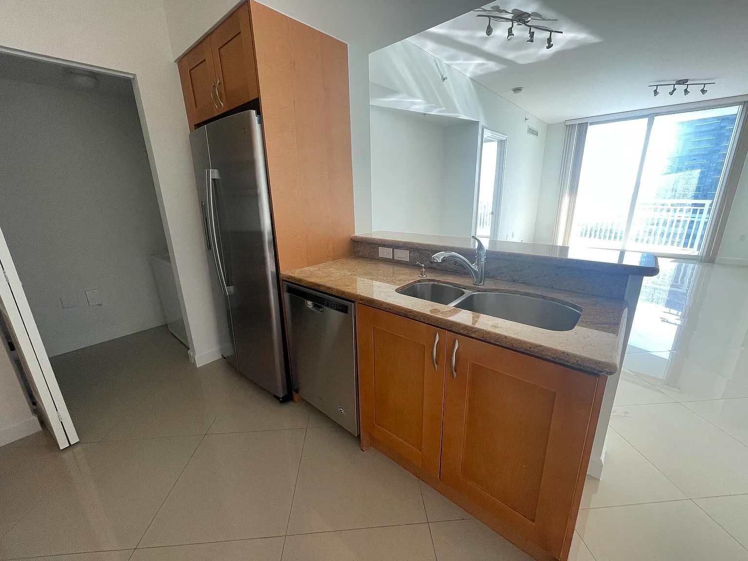 Duo Condominium — Photo 3