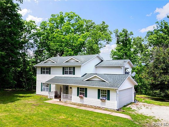 3rd image of 221 Wildwood Dr
