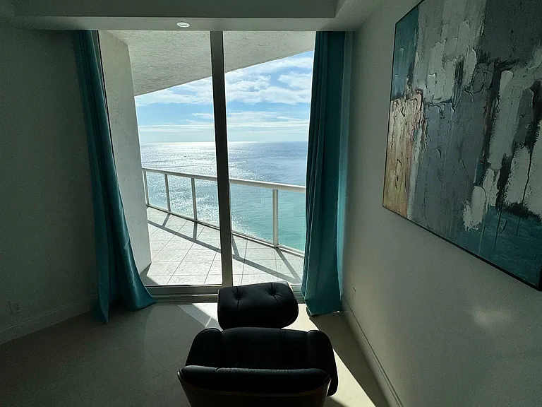 Collins Ave — Photo 18