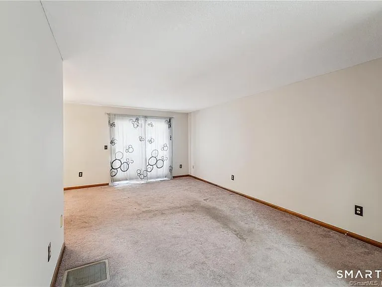 17 Oak Forest Dr #2 — Photo 16