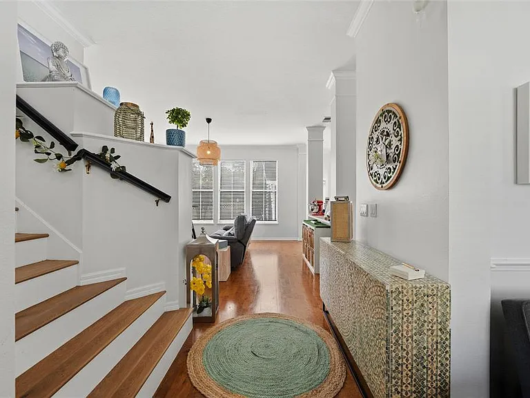 181 Longview Ave — Photo 2