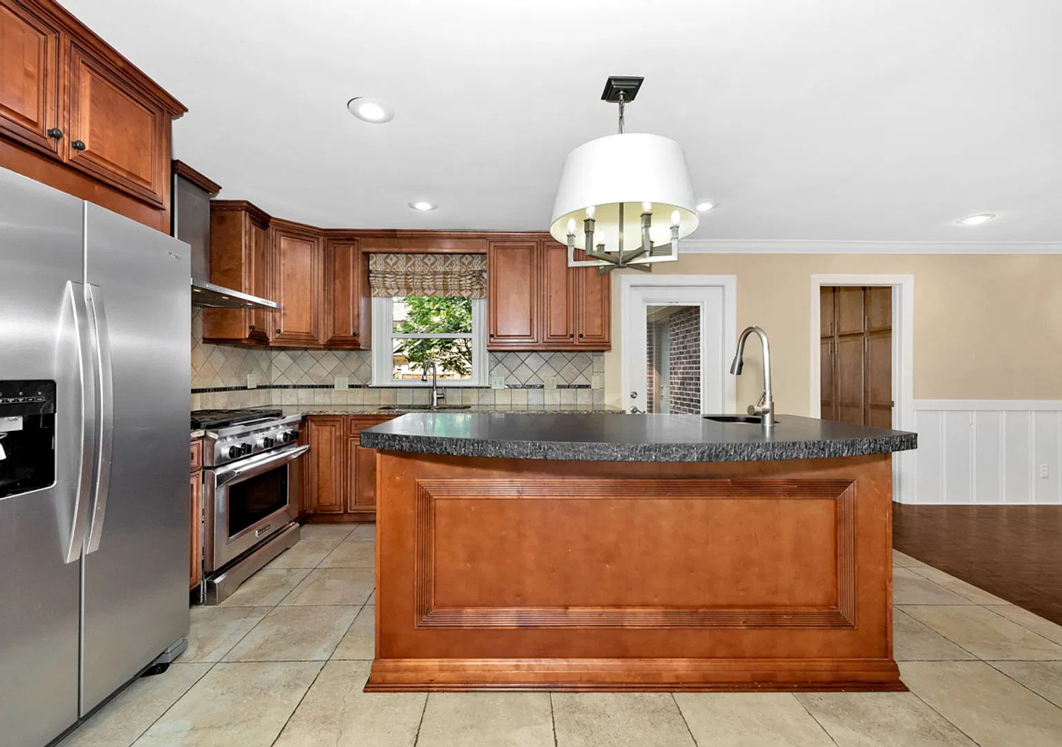 Your Dream Home Awaits in Huntsville's Medical District! — Photo 4