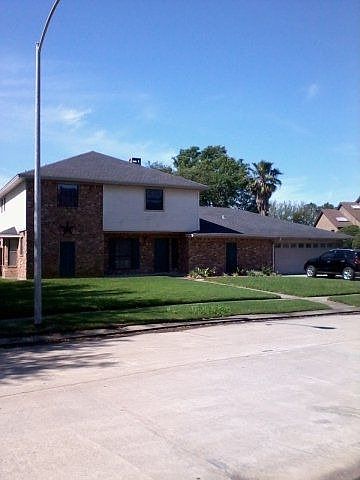 1st image of 329 Yorkshire Ln