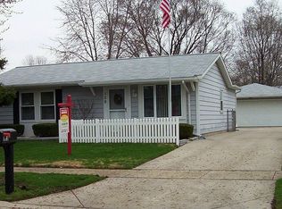 120 Shady Ln, Bolingbrook, IL 60440