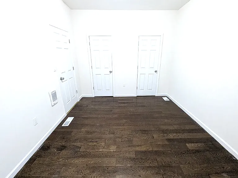 152 S 10th St #1 — Photo 7