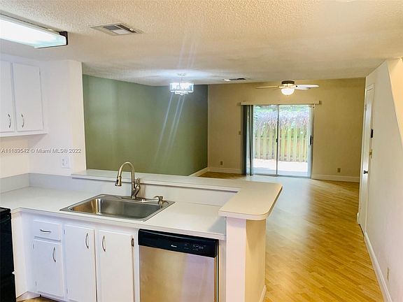 5th image of 2505 NE 15th St #2505