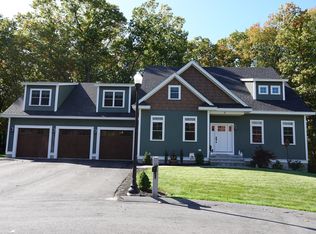 4 Mill Pond Ln #B, Burlington, MA 01803
