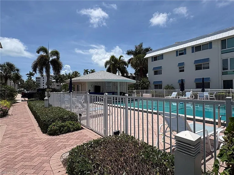 2100 Gulf Shore Blvd N #120 — Photo 26