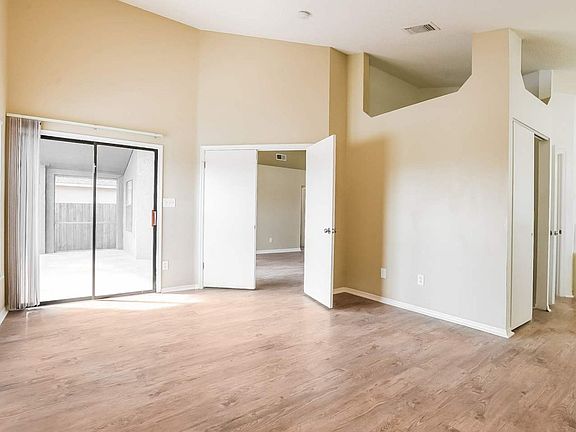 4th image of 222 Lakebreeze Cir