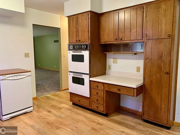 5th image of 105 F Ave