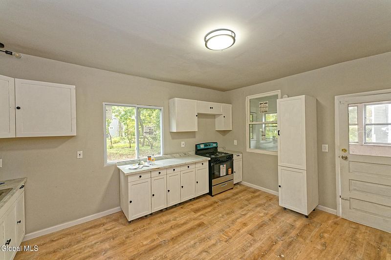 3rd image of 29 S Pine Avenue