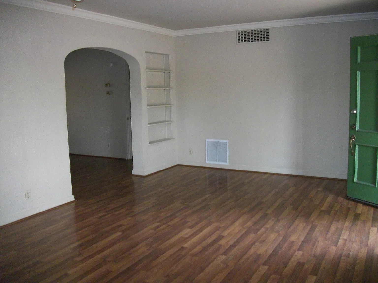 3 bed, 1406 sqft, $2,350 — Photo 2