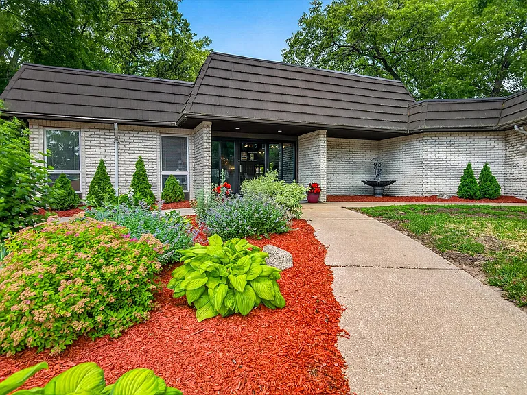 11-Clubhouse