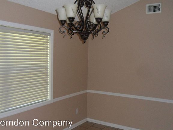 3rd image of 3912 Foxridge Dr