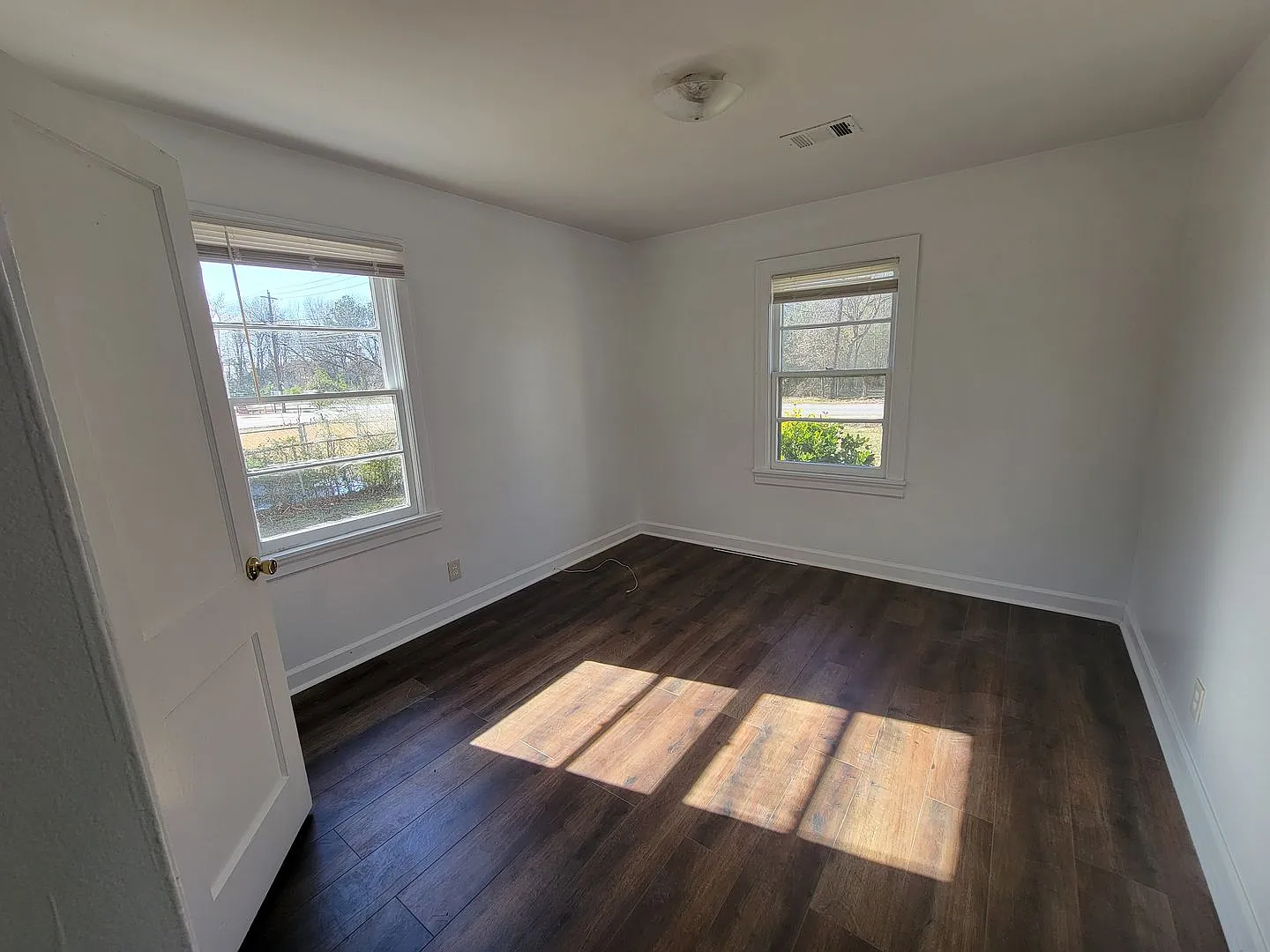 1 Bdrm 1 Bath — Photo 2