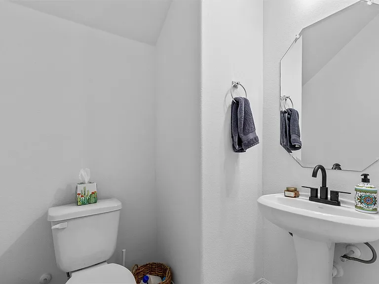 6201 Pine Leaf Trl — Photo 13