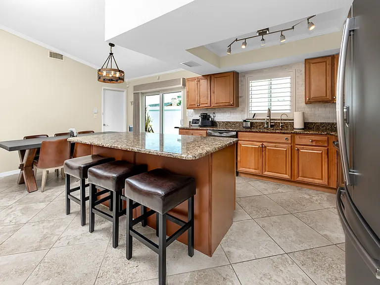 12103 71st Way - Kitchen Island