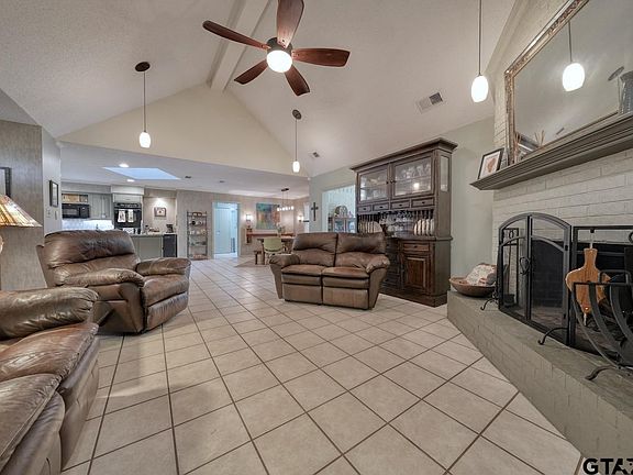 5th image of 1632 Pineview Ln