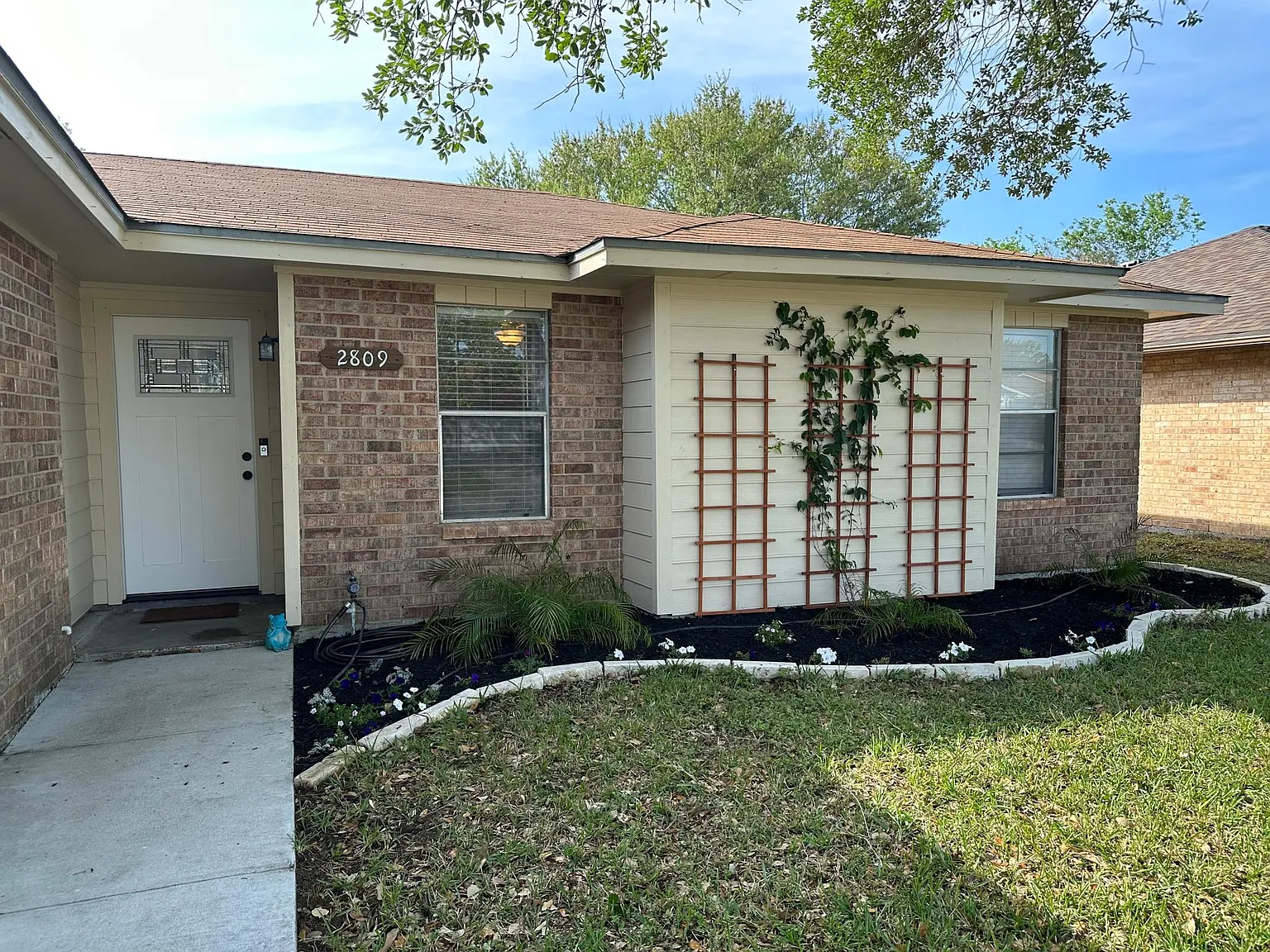 3 bed, 1313 sqft, $1,900 — Photo 2