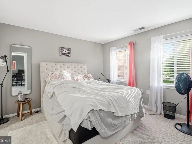 642 S Charles St #R22 — Photo 19