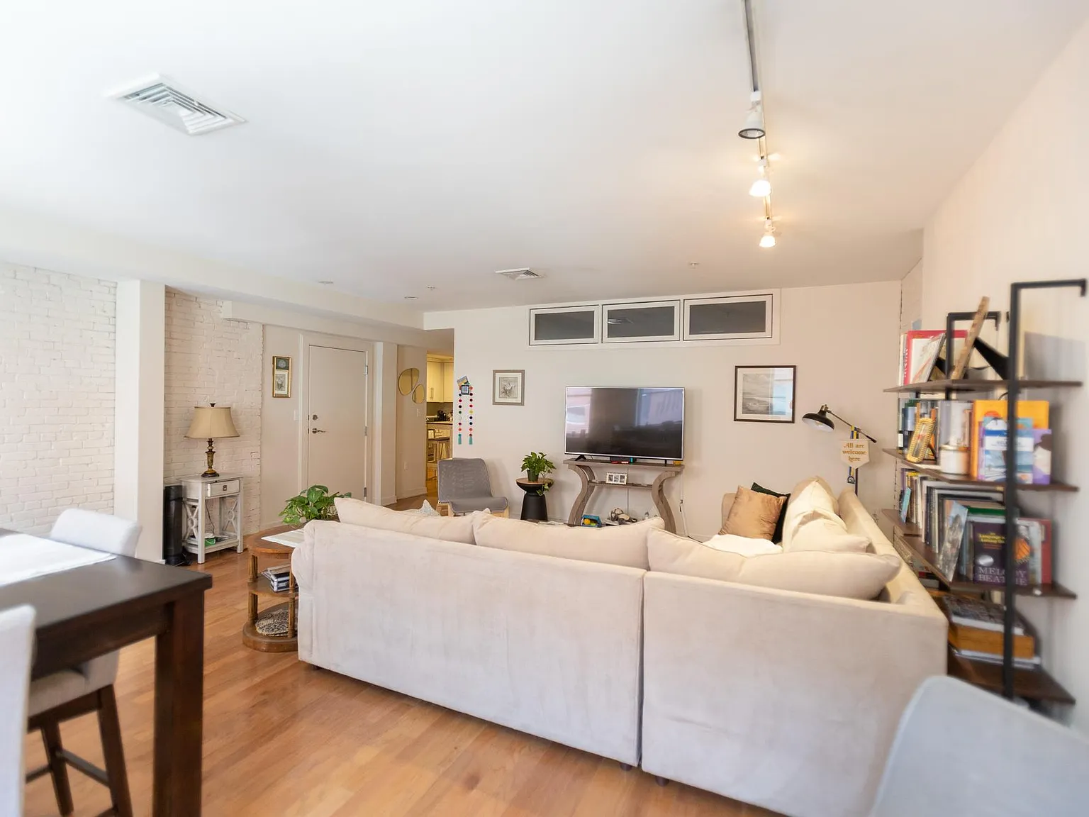 1 bed, 941 sqft, $3,600 — Photo 4
