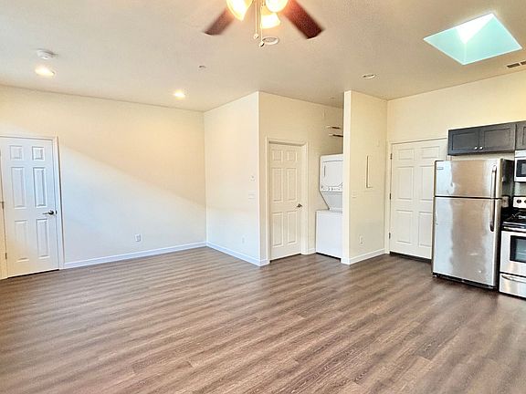 5th image of 4720 NE Glisan St APT 205