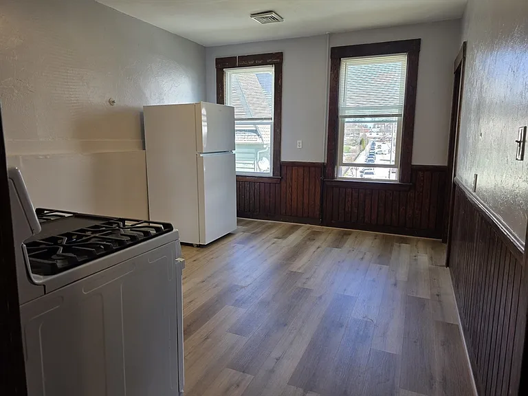 2 Hillside St #3 — Photo 14
